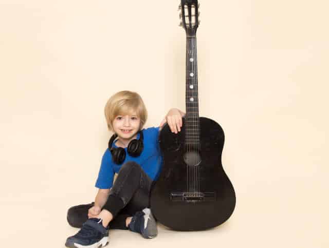 Você sabe como comprar violão para criança?