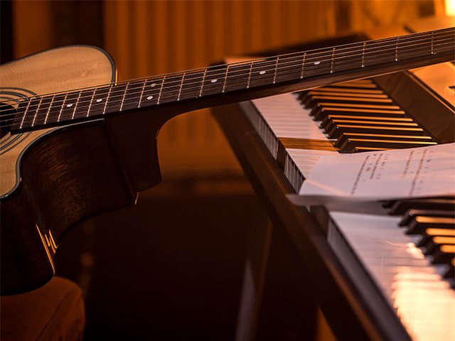 Notas musicais no violão - diferenças no piano